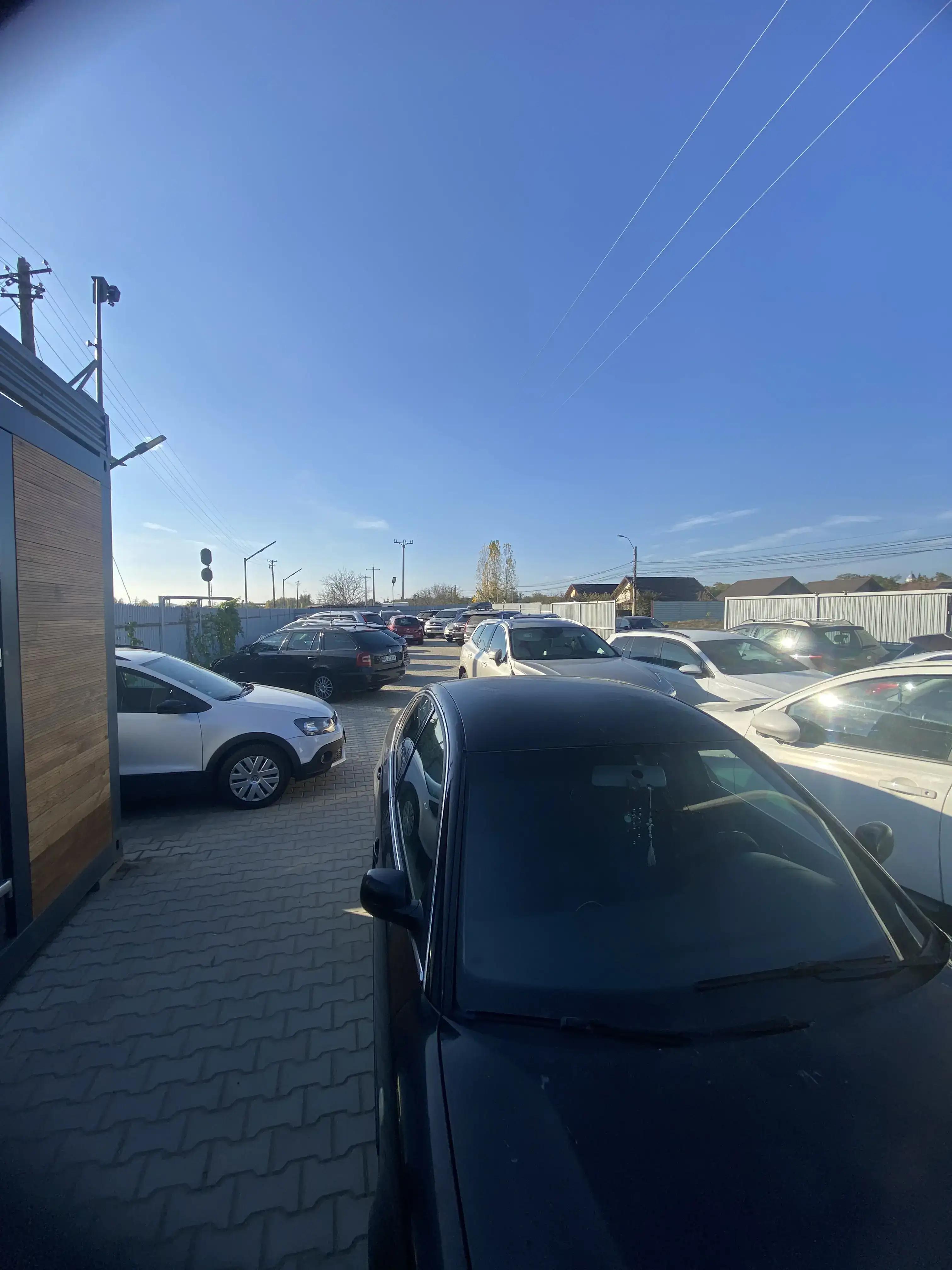 Parcare sigură și monitorizată, asigurând siguranța vehiculului dumneavoastră